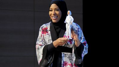 Barbie mit Kopftuch: Sportlerin stolz, dass kleine Mädchen jetzt mit Hidschab-Barbie spielen können