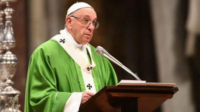 Papst: Nur Gebote zu befolgen, ist nicht gottgefällig – Christen müssen sich für Arme engagieren