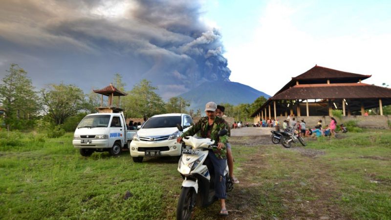 Vulkan auf Bali: Rund 100.000 Menschen müssen ihre Häuser verlassen