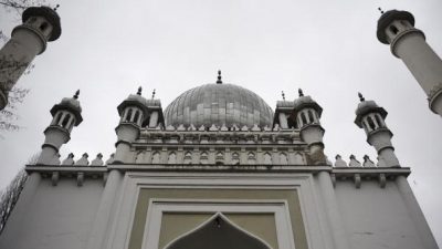 Bundeswehrsoldaten besuchen AMJ-Moschee – Begründer will mit dem „Kreuz brechen” und das „Schwein vernichten”