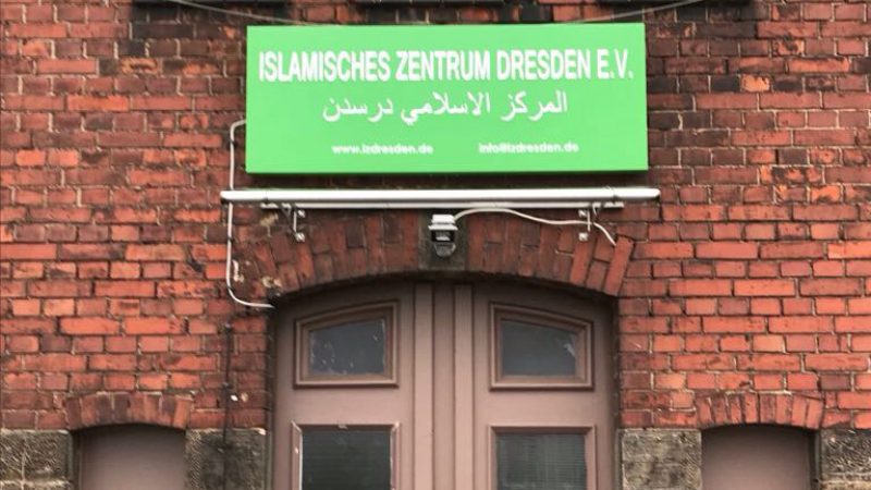 Religionsunterricht: 12-Jährige besuchen Hinterhof-Moschee – Polizei war da „um Asylanten zu schützen“