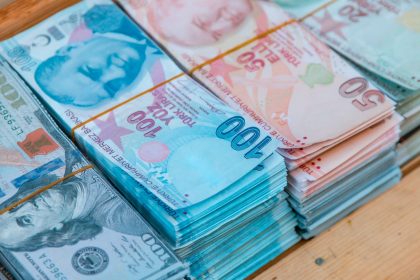 Türkische Währung bricht erneut um über fünf Prozent ein