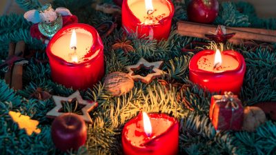 Advent, Advent – aus Unachtsamkeit das Häuslein brennt