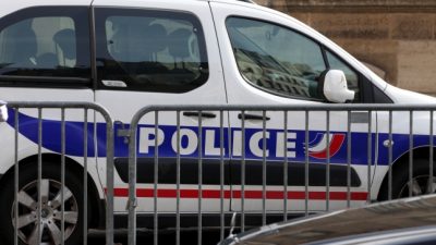 Autofahrer rast in Frankreich in Passantengruppe – drei Verletzte