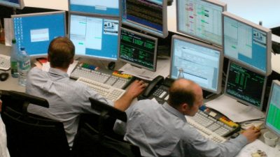 DAX startet leicht im Minus – Telekom-Aktie mit starken Verlusten