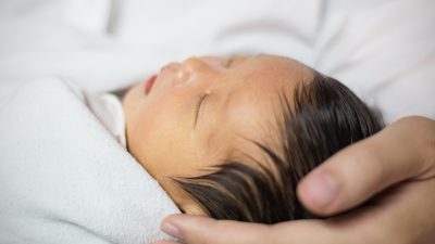 Gelbsucht bei Baby – Internet-Kommentar rettet Leben eines Neugeborenen