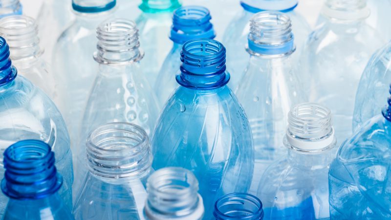 Geheimcode der Plastikflaschen: Polyethylenterephthalat – Sind PET-Flaschen tatsächlich ungefährlich?