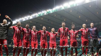 Effektive Bayern feiern Achtelfinaleinzug
