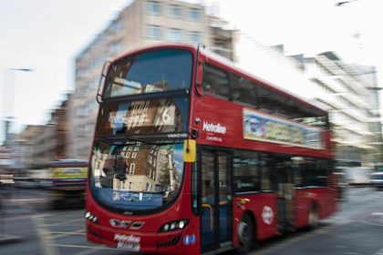 Londoner Doppeldeckerbusse nutzen Kaffeesatz als Treibstoff
