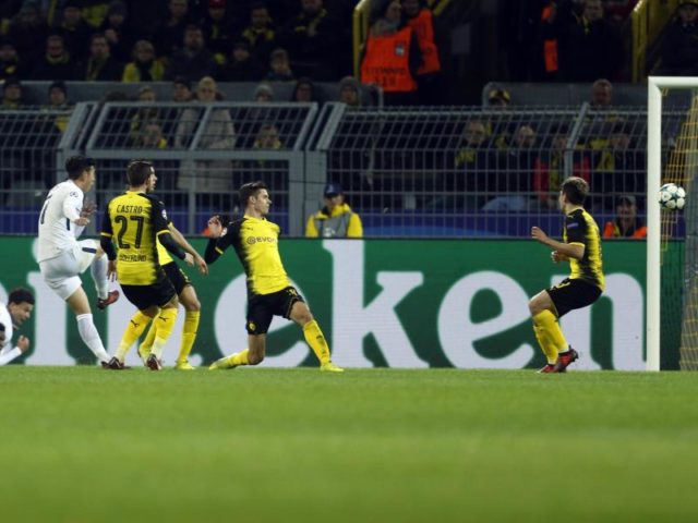 Auch beim zweiten Gegentor sah die Dortmunder Defensive nicht gut aus. Heung-Min Son traf zum 1:2. Foto: Ina Fassbender/dpa