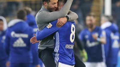 Schalke feiert Tedesco nach epischem Comeback