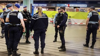 Mann mit Messer am Amsterdamer Flughafen war geistig „verwirrt“