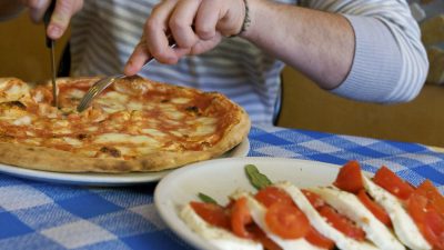 Pizza soll UNESCO-Kulturerbe werden – Pizzabäcker versprechen Gratis-Pizza für alle bei Anerkennung