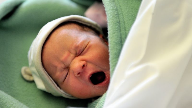 Bundesfamilienministerium warnt vor Schütteltrauma bei Babys