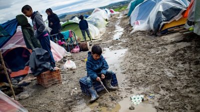 „Das Elend muss enden“: 2000 Kinder in griechischen Flüchtlingslagern vor Winter in Gefahr