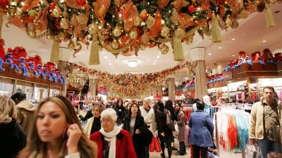 Fast jeder fünfte Deutsche finanziert Weihnachtseinkäufe über teuren Dispo