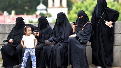 Österreich: Vollverschleierte Frauen verlassen wegen „Burka-Verbot“ das Land