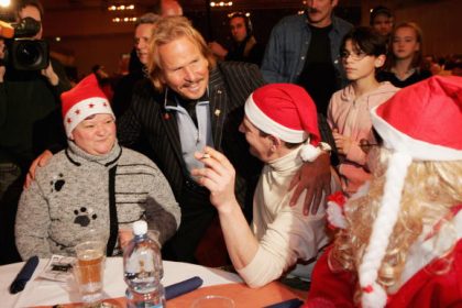 Nach Prostata-OP: Frank Zander richtet traditionelle Weihnachtsfeier für Obdachlose aus