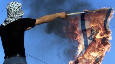 CDU-Politiker fordert Ausweisung von Ausländern bei Verbrennung von Israelflagge
