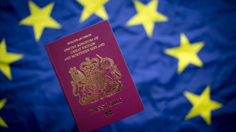 „Wiederherstellung der nationalen Identität“: Briten bekommen nach Brexit ihre blauen Pässe zurück