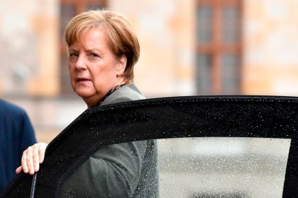 Merkel verurteilt Verbrennung israelischer Fahnen