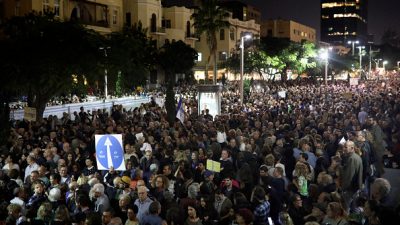 „Marsch der Schande“: Zehntausende Israelis demonstrieren gegen Ministerpräsident Netanjahu