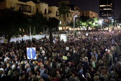 “Marsch der Schande”: Zehntausende Israelis demonstrieren gegen Ministerpräsident Netanjahu