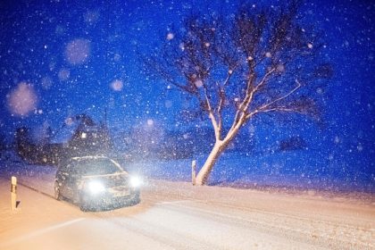 Wintereinbruch in Deutschland: Glätteunfälle im Schneegestöber
