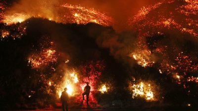 Erstmals Alarmstufe „Lila“ ausgerufen: 200.000 Menschen fliehen vor Bränden in Kalifornien