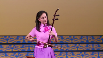Erhu – ungewöhnliches Musikinstrument mit zwei Saiten berührt die Herzen der Zuhörer