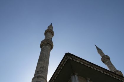 Ehepaar klagte erfolgreich – Gericht verbietet den Muezzin-Gebetsruf durch Lautsprecher