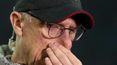 1. FC Köln wartet auf Entscheidung über Zukunft von Stöger