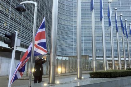 EU erwartet keine Problem durch Rücktritt von Londons Brexit-Unterhändler Davis
