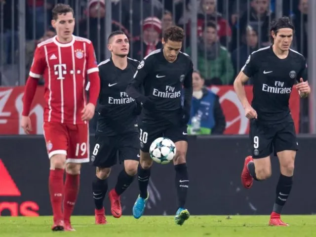 Marco Verratti (l-r), Neymar und Edinson Cavani wittern nach dem Anschlusstreffer neue Hoffnung. Foto: Sven Hoppe/dpa