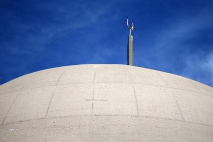 Bezug zu Militäreinsatz im syrischen Afrin: Unbekannte schlagen Scheibe einer Moschee ein