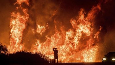 Brände nicht zu bändigen: Kalifornien ordnet Evakuierungen wegen riesigen Waldbrandes an