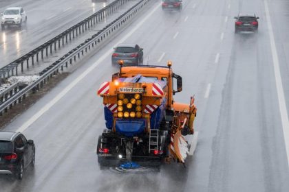 Zwei Tote bei schwerem Verkehrsunfall auf spiegelglatter Autobahn