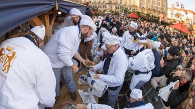Tausende beim Stollenfest in Dresden
