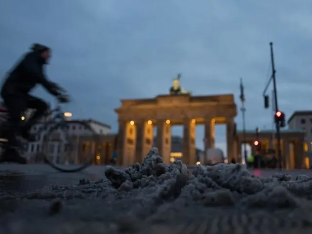 Nun wird es erstmal nass. Foto: Jörg Carstensen/dpa