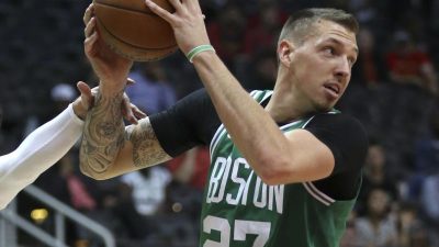 NBA: Theis bricht sich die Nase – Schröder verliert