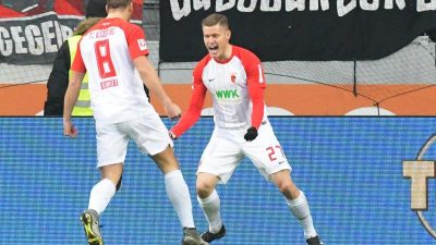 FC Augsburg erkämpft 3:3 gegen Freiburg