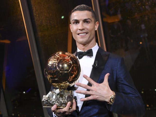Der portugiesische Star-Fußballer Cristiano Ronaldo wird zum vierten Mal zum Weltfußballer gewählt. Foto: Franck Faugere/dpa