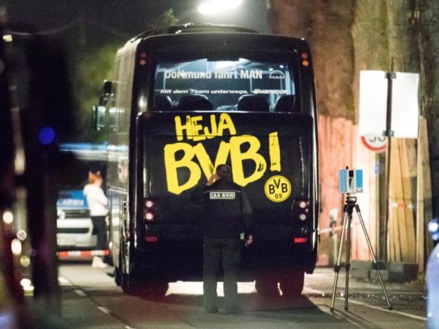 Am 11. April wird der Mannschaftsbus von Borussia Dortmund vor dem Spiel gegen AS Monaco Ziel eines Anschlages. Foto: Marcel Kusch/dpa