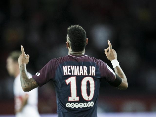 222 Millionen Euro ließ sich Paris Saint-Germain den Wechsel vom Brasilianer Neymar vom FC Barcelona kosten. Foto: Kamil Zihnioglu/dpa
