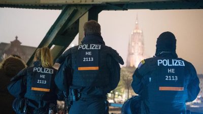 Mehrere Polizisten in Frankfurt wegen Vorwurfs der Volksverhetzung suspendiert