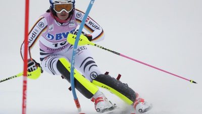 Geiger beim Slalom in Lienz auf Olympia-Kurs