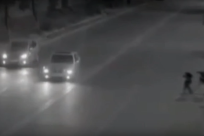 Wer rettet dieses Mädchen auf der Straße? – Ein Engel? – Oder ein Mensch, der die Raum-Zeit verändern kann?
