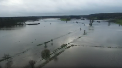 Hochwasser steigt: Anspannung an deutschen Flüssen