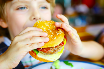 Fastfood macht Immunsystem langfristig aggressiver