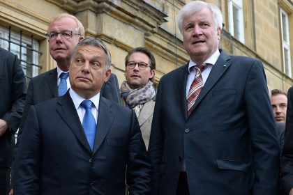 Klingbeil: Orbáns Besuch bei CSU-Klausurtagung ist „Kraftmeierei“